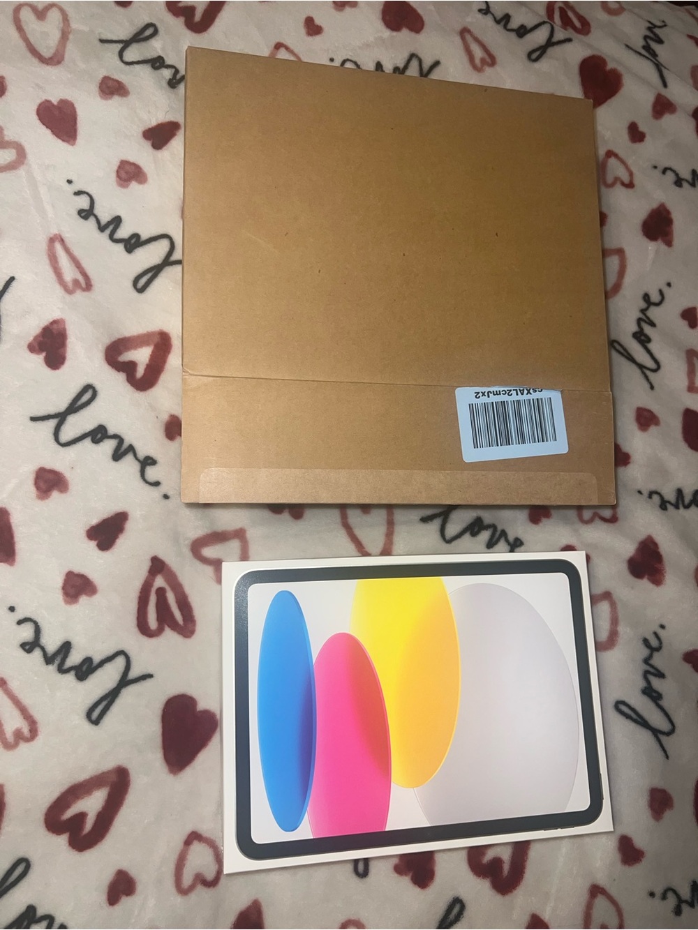 Apple iPad — White Bezel with Blue, Pink & Yellow Display Art
